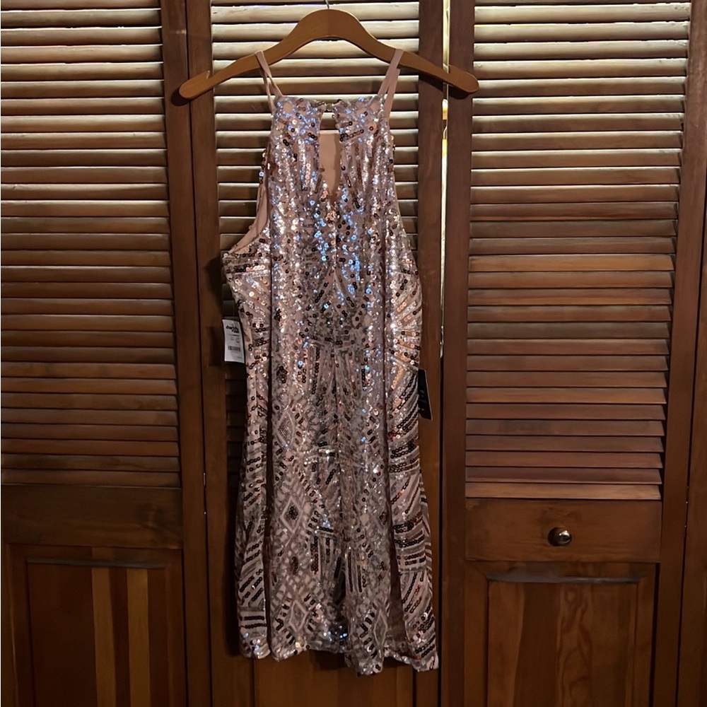 Dress - Picture 5 of 5